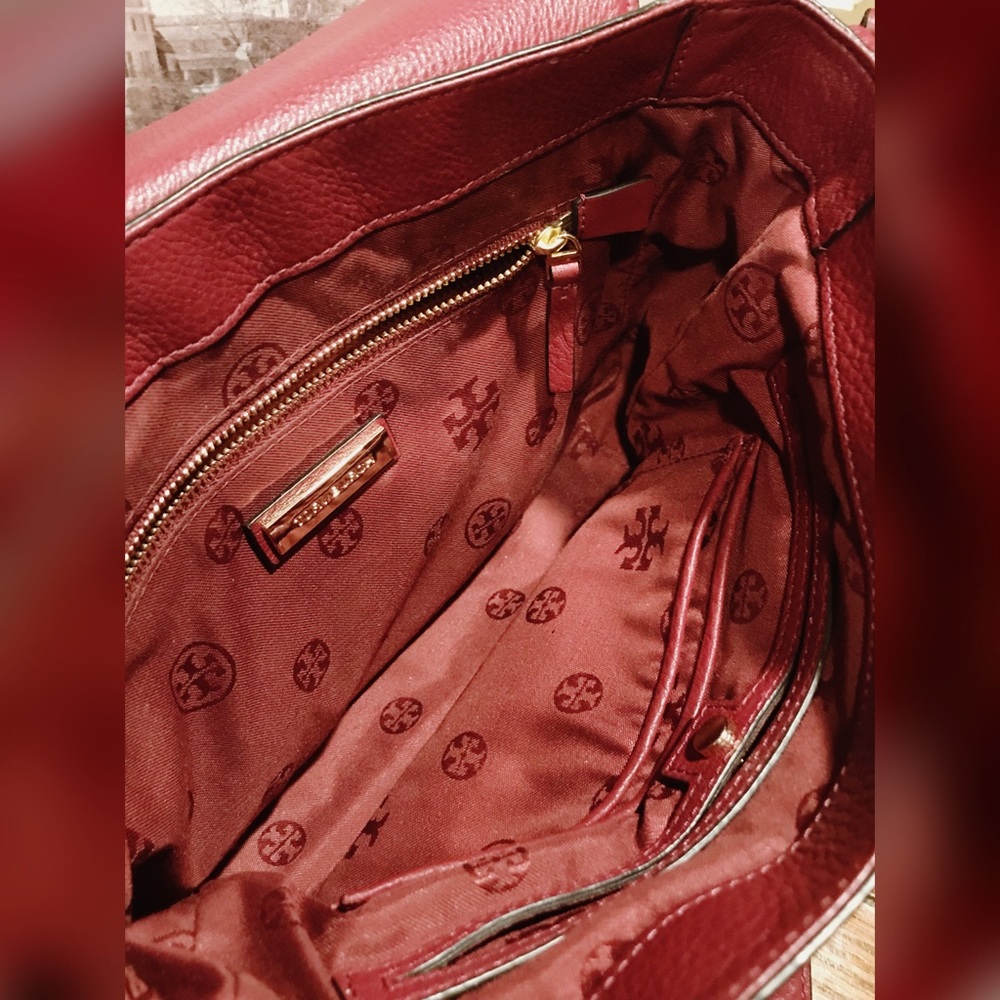 🦋 Beautiful Tory Burch Crossbody! - Picture 4 of 5